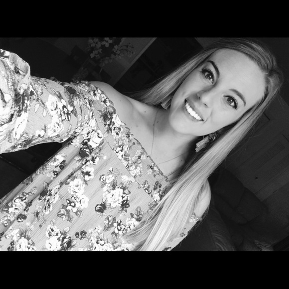 Meet your Posher, Alyssa - Picture 1 of 1